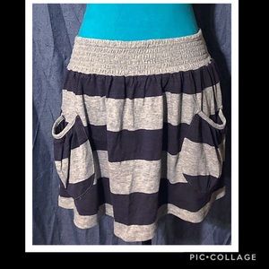 NEVER WORN elastic waist skirt